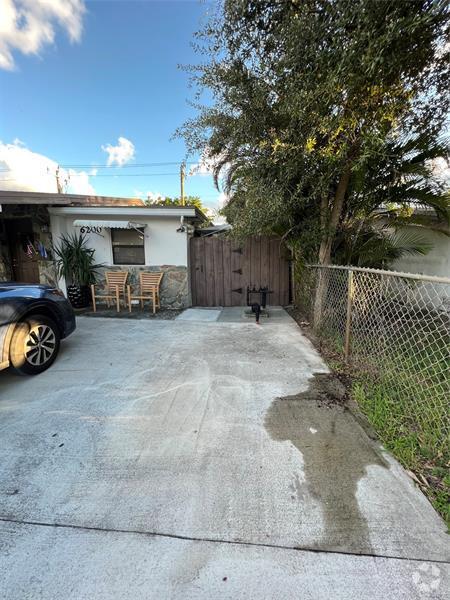Building Photo - 6200 SW 39th St