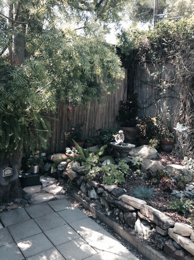 Garden - 2879 Exeter Pl
