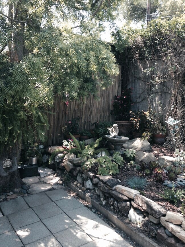 Garden - 2879 Exeter Pl
