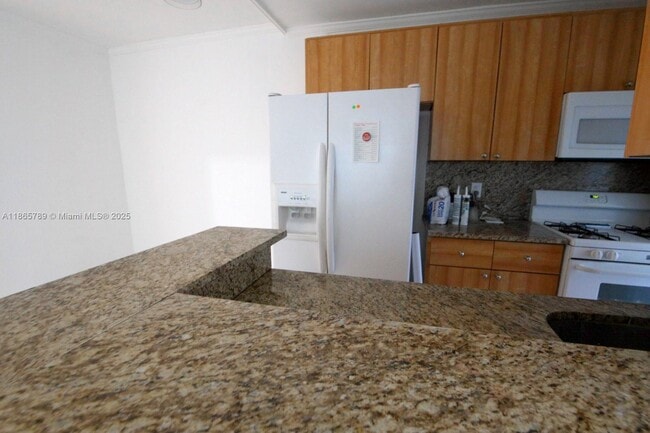 Foto del edificio - 7315 Byron Ave