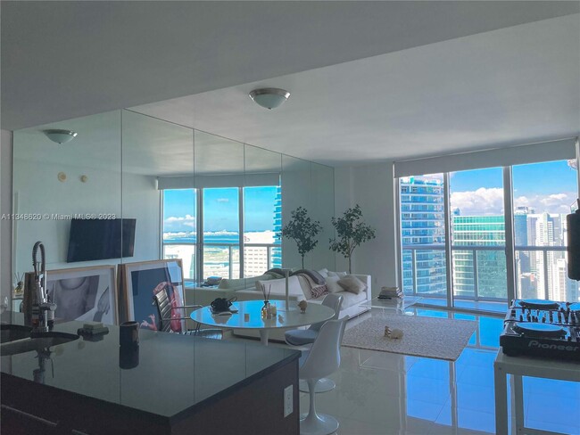 Foto del edificio - 475 Brickell Ave