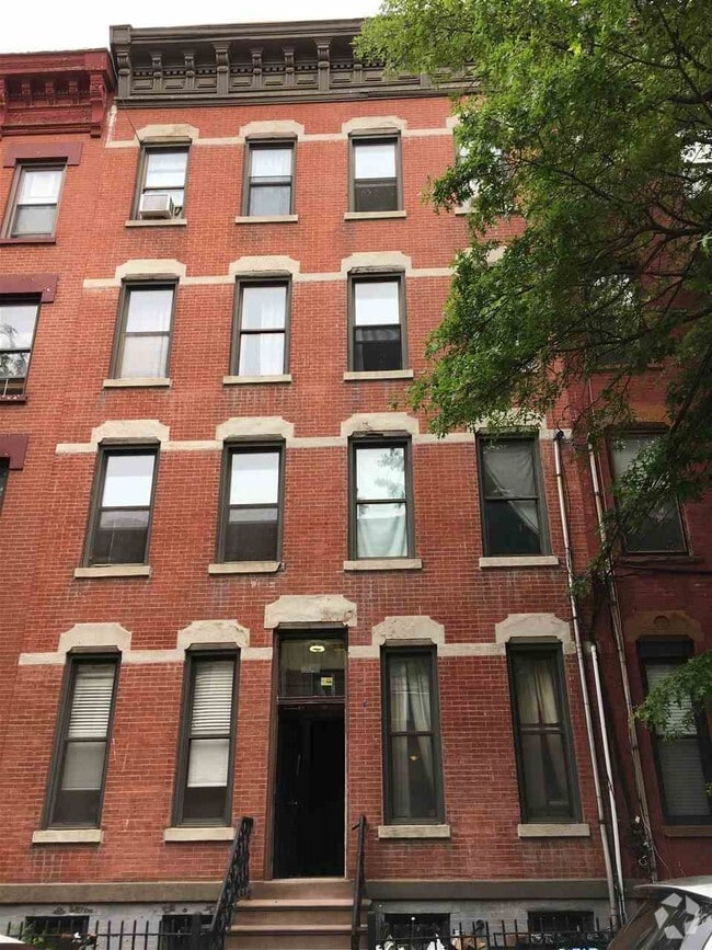Building Photo - 206 7th St
