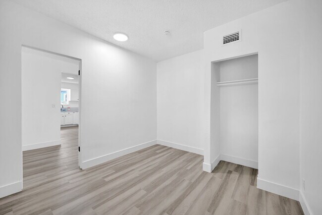 Foto del edificio - 1393 NW 102nd St