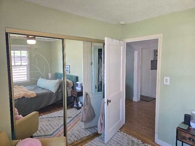 Foto del edificio - 745 Lennox St