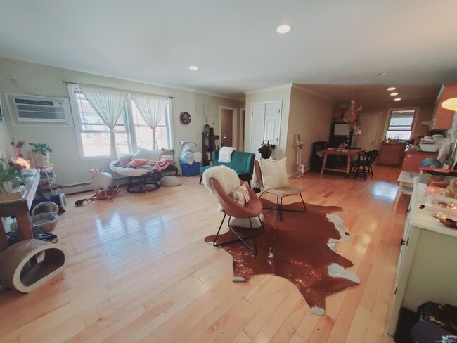 Building Photo - 211 Main St