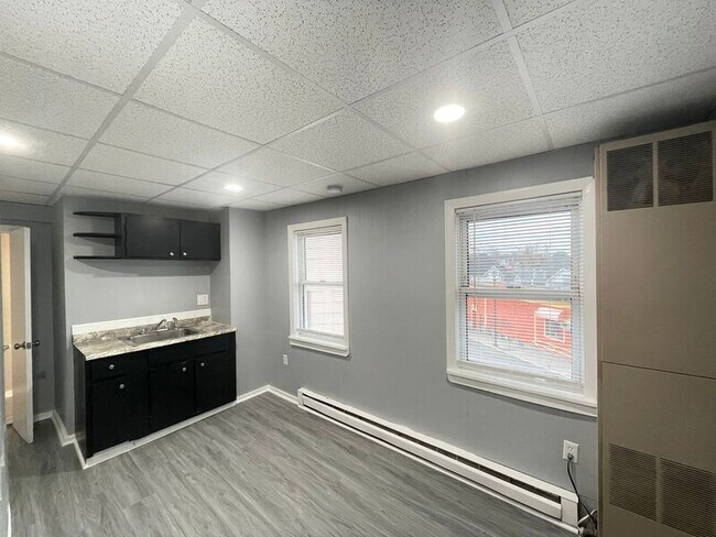 Building Photo - 443 Lake Ave