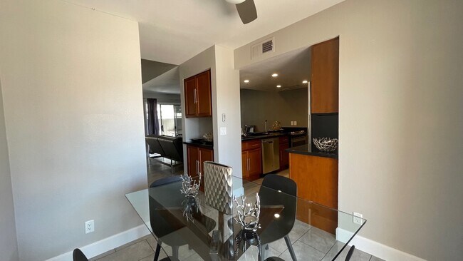 Foto del edificio - 7120 E Wilshire Dr