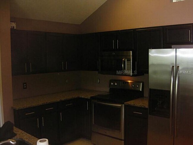 Foto del edificio - UCF Area 4 bedrooms/2.5 baths with 2 Car Garage on a Cul-De-Sack