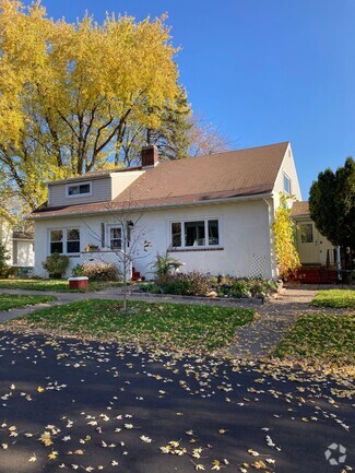 Building Photo - 910 N 56th Ave W