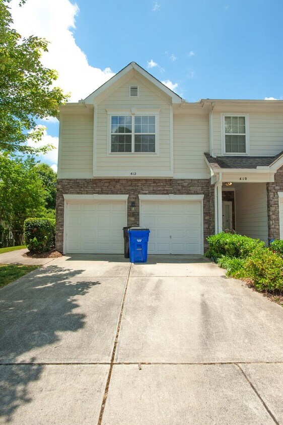 412 Bartlett Circle, Hillsborough, NC 27278 Townhome Rentals in