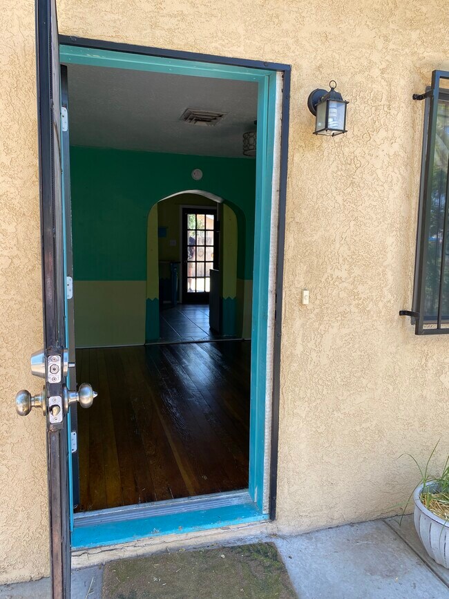 Entry - 200 Garfield Ave SE