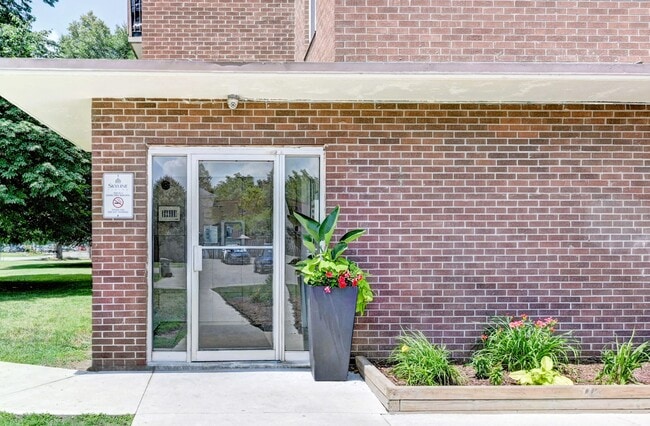Building Photo - 26 Willow Road Apartments
