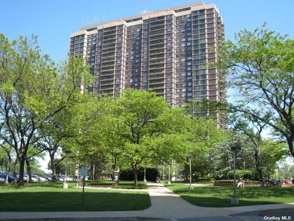 Primary Photo - 26910 Grand Central Pkwy