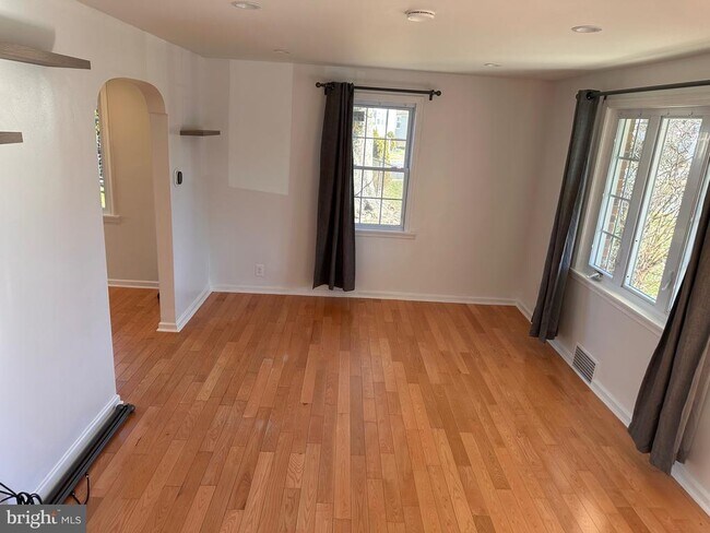 Foto del edificio - 2505 Fernwood Ave