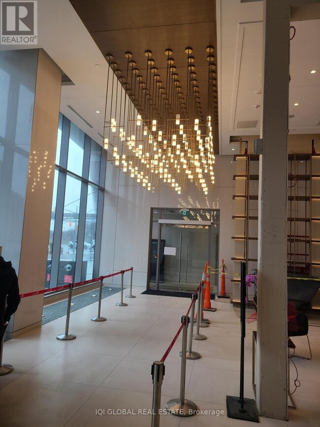 Photo du bâtiment - 8 Olympic Gdn Dr