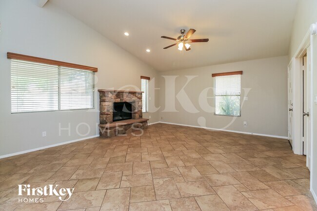 Building Photo - 1388 N Santa Anna Ct