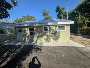 Building Photo - 1124 Cocoanut Ave