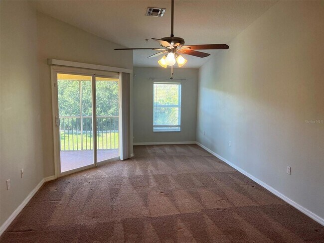 Foto del edificio - 1300 Canopy Walk Ln