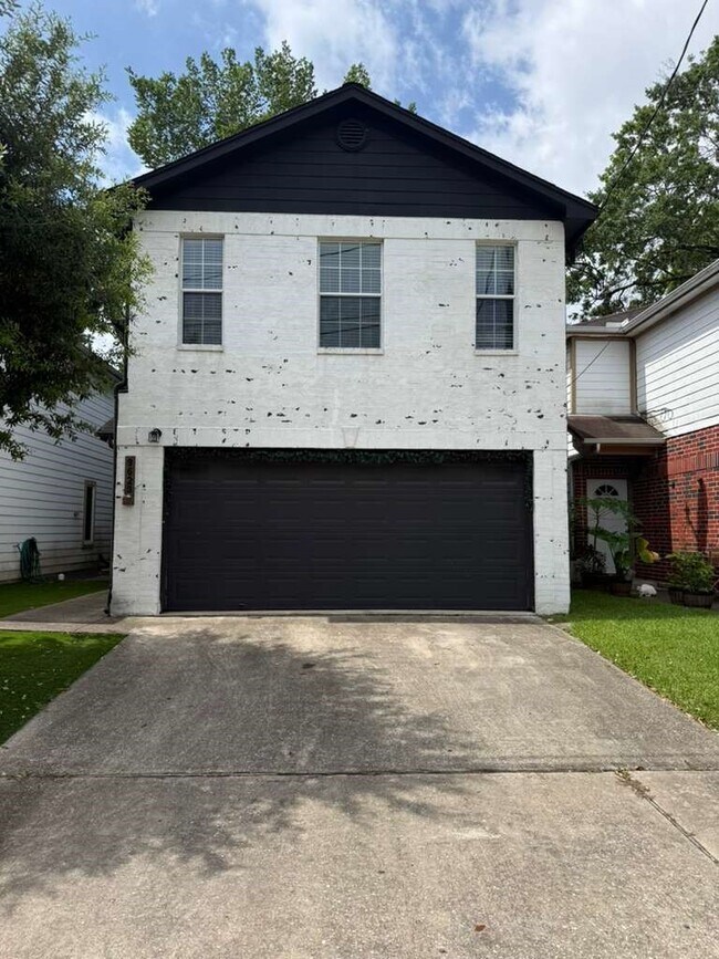 Foto del edificio - 9623 Elmview Pl