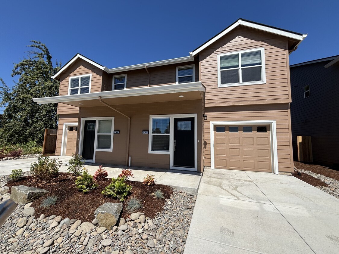 Foto principal - 390 Seven Oaks Ln