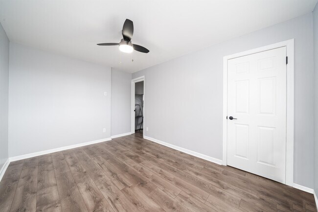 Foto del edificio - 9009 Durham Ave