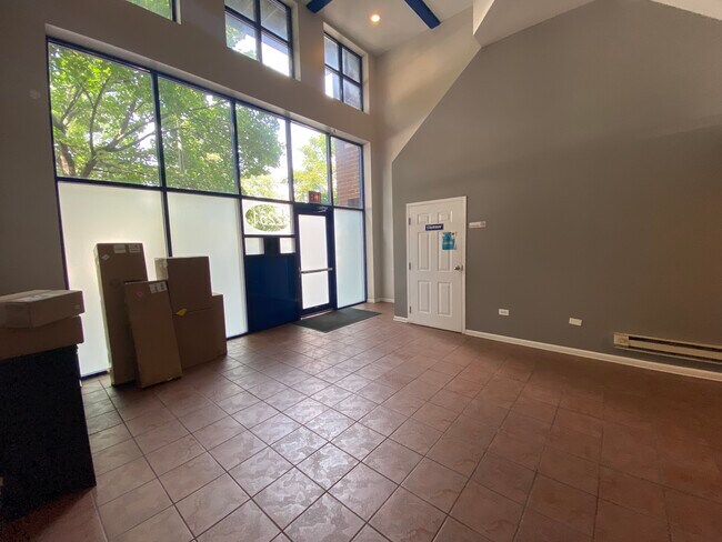 Foto del edificio - 2251 W Saint Paul Ave