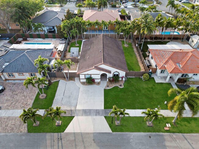 Foto del edificio - 704 SE 14th Pl