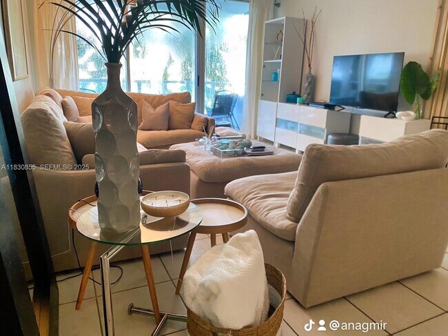 Foto del edificio - 5161 Collins Ave