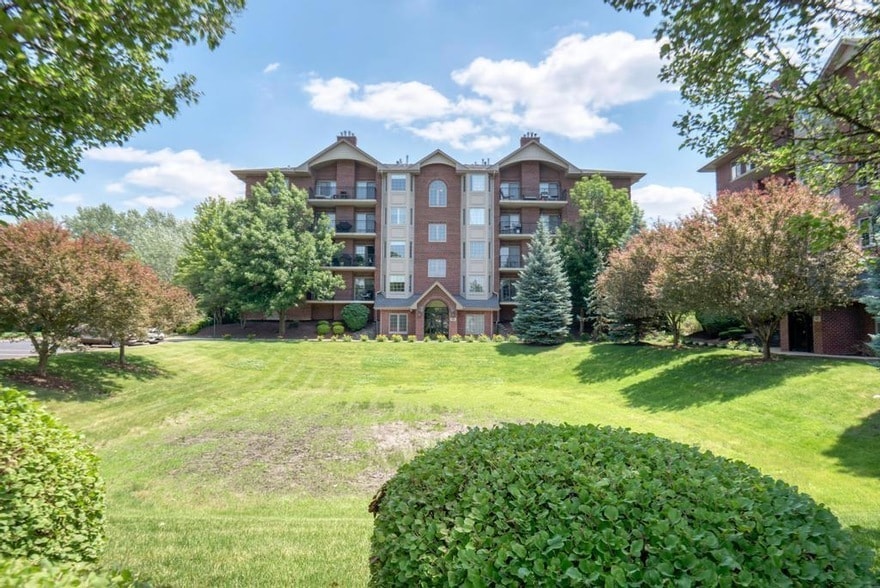 Primary Photo - 6655 S Cass Avenue Unit 3B