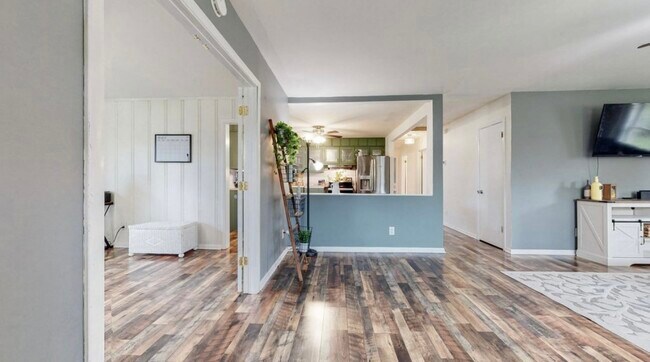 Foto del edificio - 320 Campbell Ave