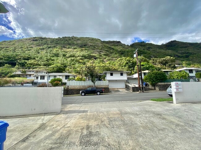 Building Photo - 2117 Palolo Ave