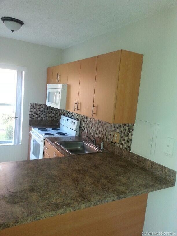 Foto del edificio - 4007 N University Dr
