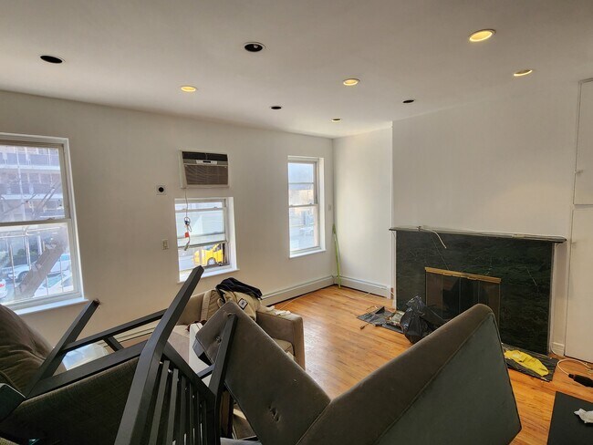 Living room - 214 3rd Ave