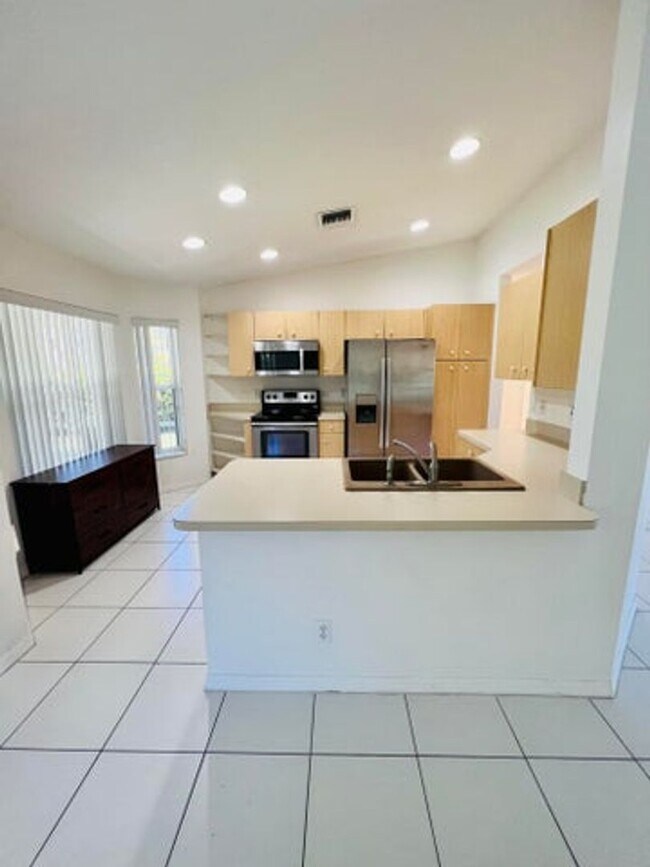 Building Photo - 100 Cocoplum Circ, Royal Palm Beach, FL 33411