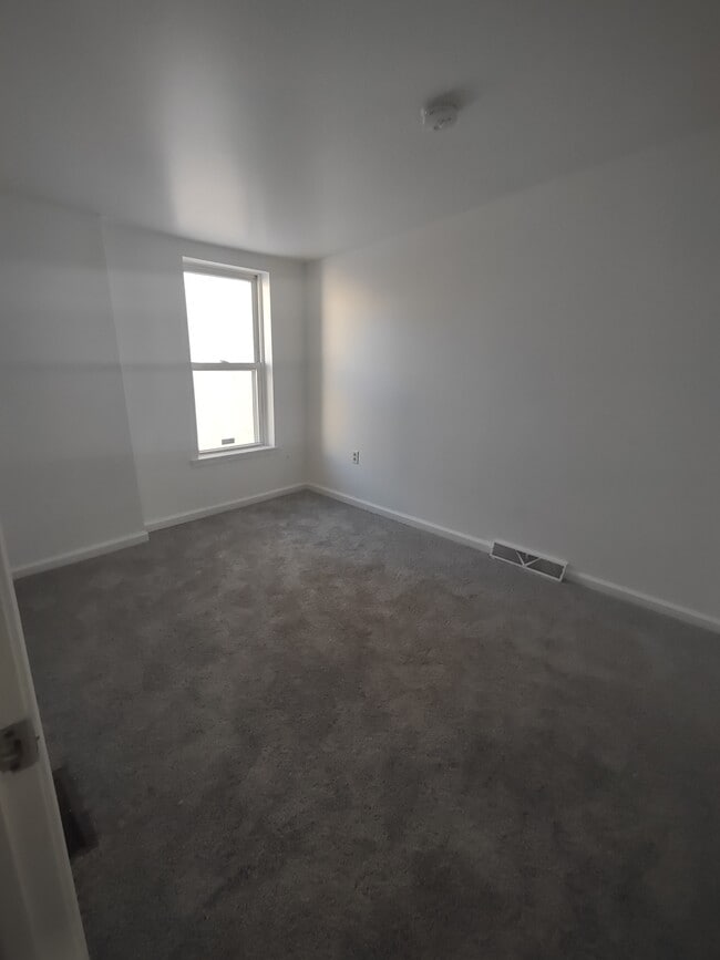 Foto del edificio - 201 E 13th St