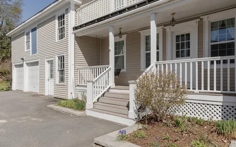 Building Photo - 84 Elm St