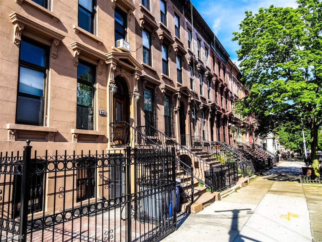 Primary Photo - 621 Saint Marks Ave