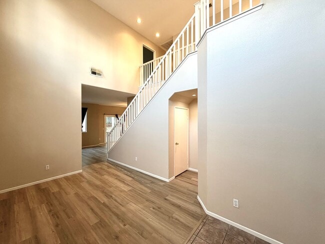 Building Photo - Move in special! Move in by 3/1 and get $300 off your first months rent! - Move-In Ready 3 bedroo...