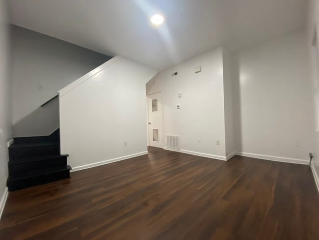 Building Photo - 657 Pegram St