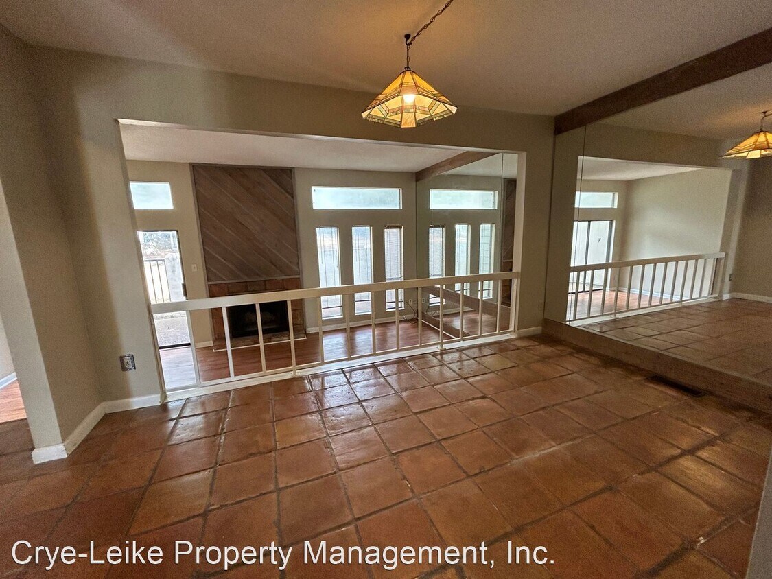 Foto principal - 2 br, 2.5 bath House - 2430 East End Row