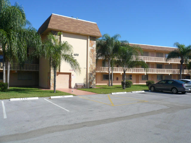 Building Photo - 600 Village Green Ct