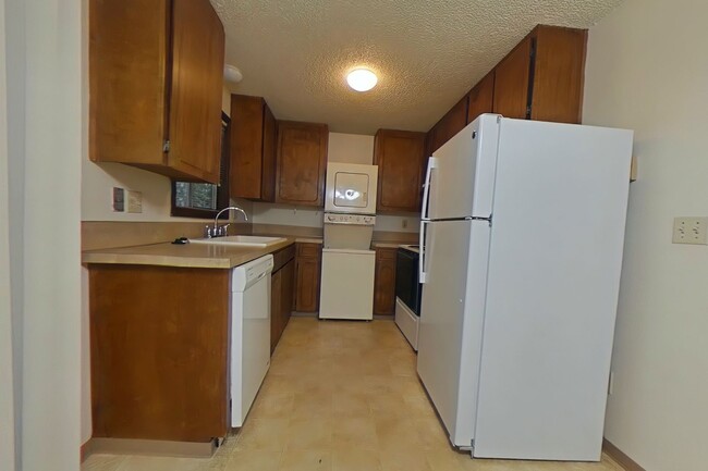 Building Photo - 2 Bedroom 4-Plex ~ South Corvallis ~ Small...