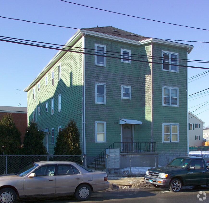 Primary Photo - 693-705 Rodman St