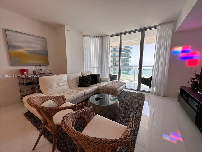 Foto del edificio - 1300 Brickell Bay Dr