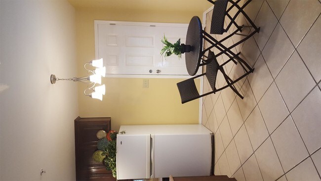 Building Photo - 403 S 48th Ln