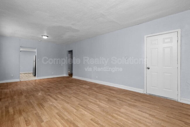 Building Photo - 10139 Royal Dr