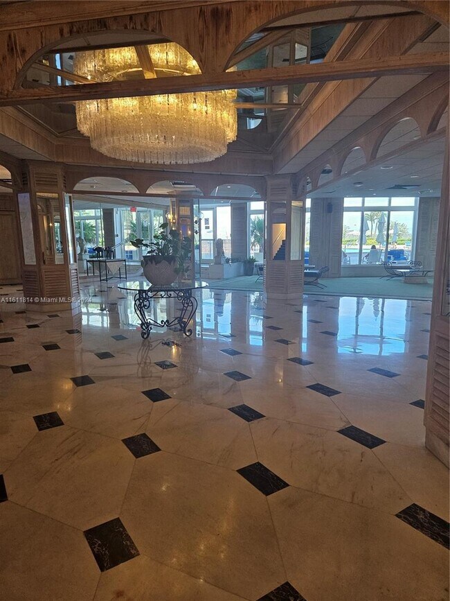Foto del edificio - 3180 S Ocean Dr