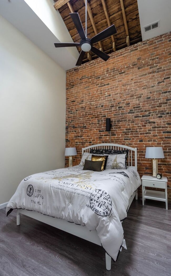 Foto del edificio - 108 W 6th St