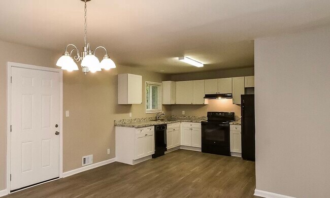 Building Photo - 5259 Chantilly Ter