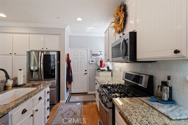 Foto del edificio - 16845 Primrose Ln